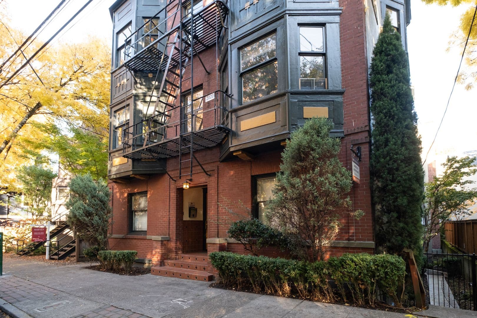 Portland Apartment: 814 NW 22nd Ave