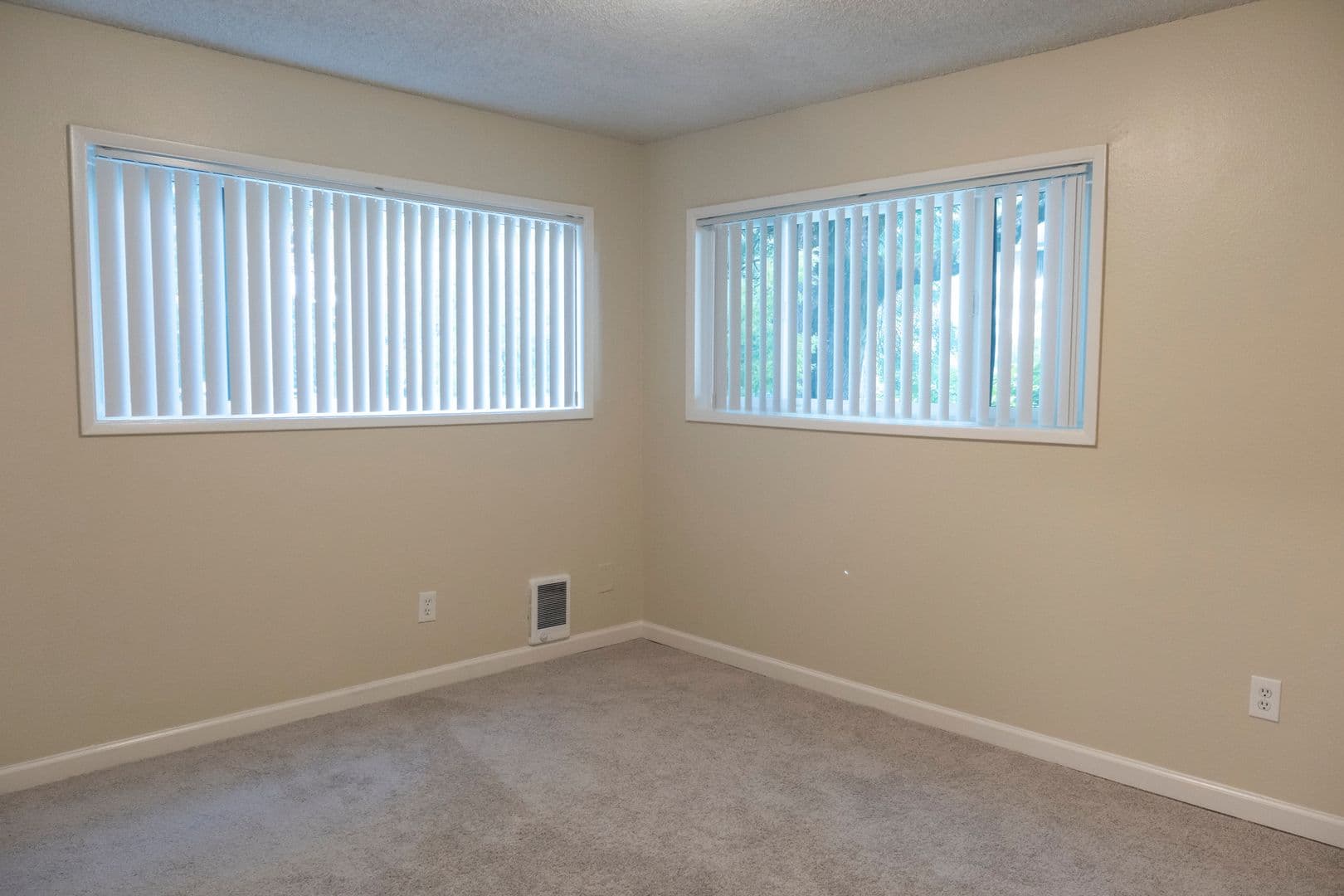 Portland Apartment: 1827 NE Schuyler