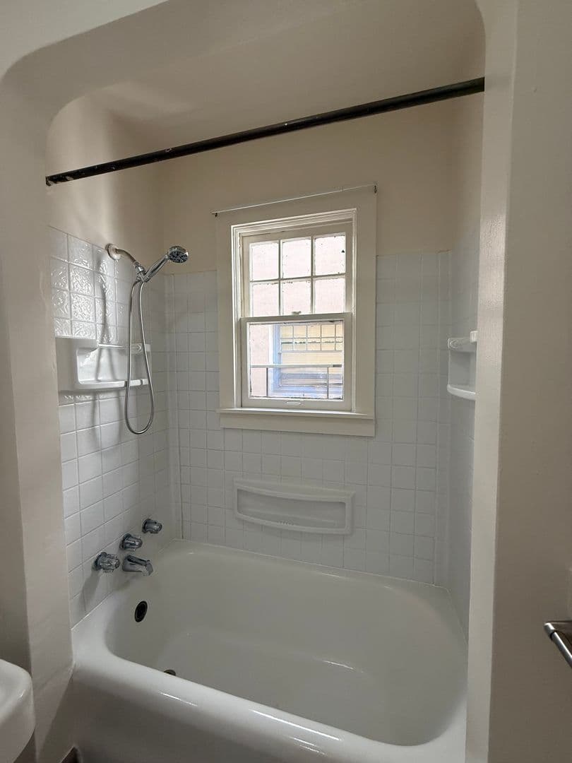 Portland Apartment: 708 NW 19th Ave.