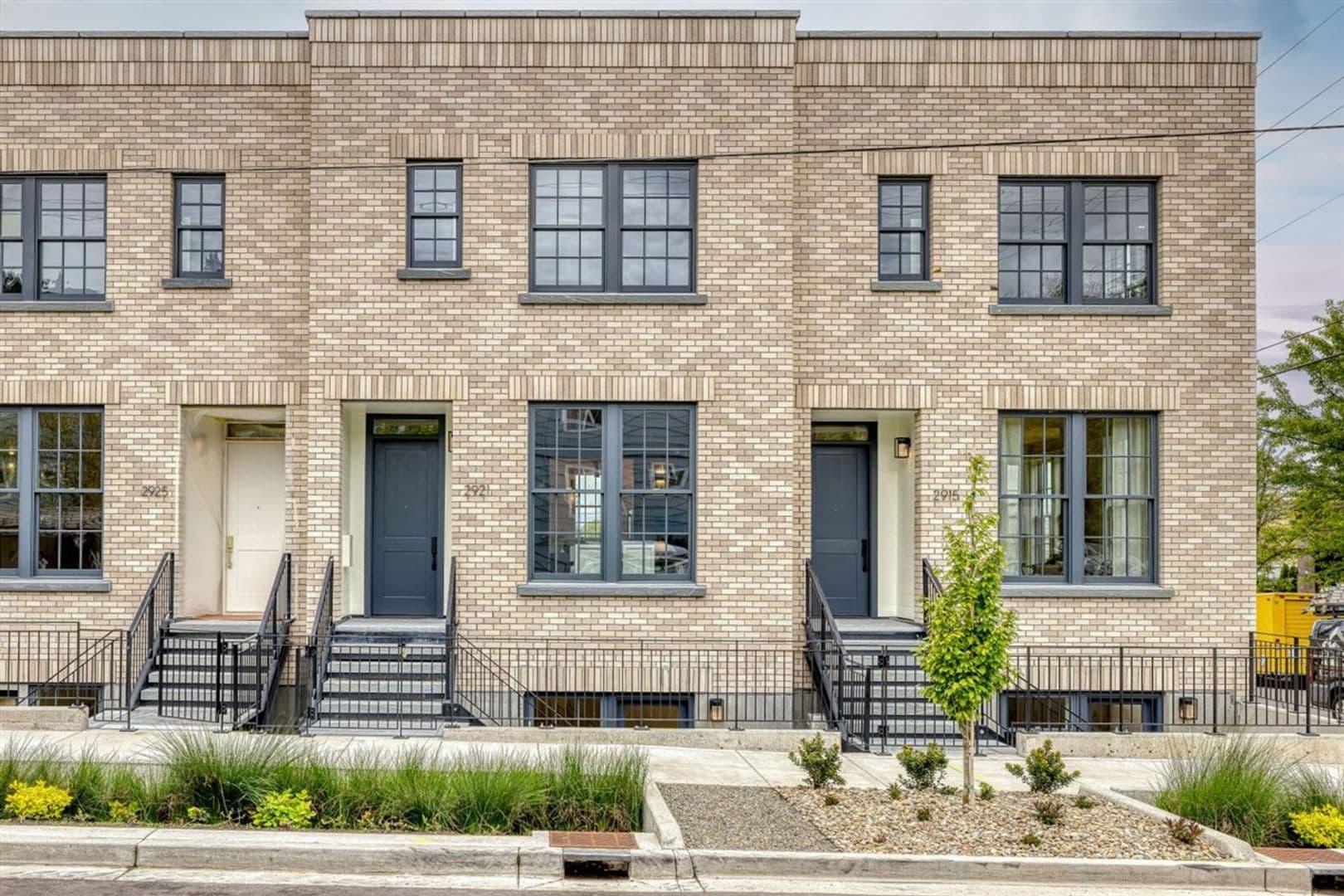 Portland Apartment: 2915A-2989B NW Wilson St.