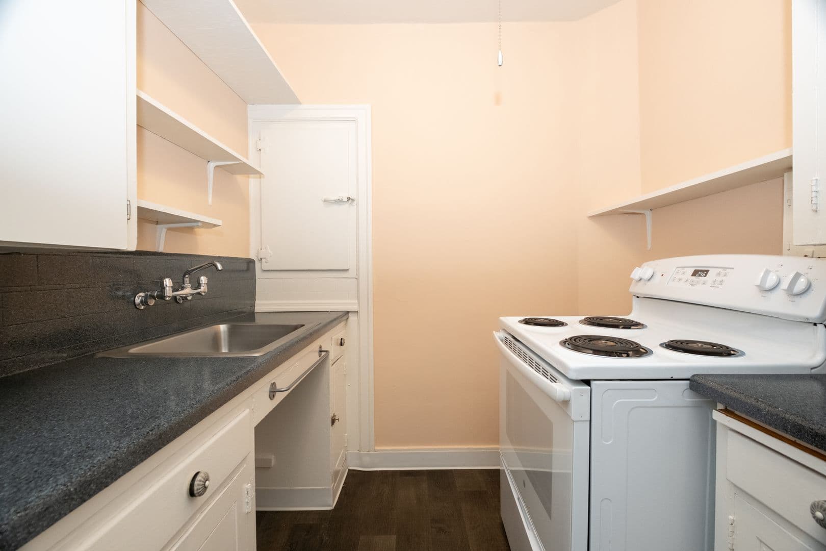 Portland Apartment: 6109 SE Belmont St.