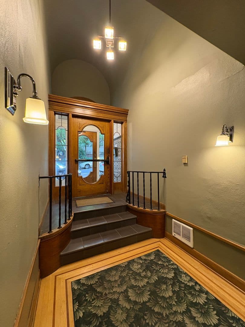 Portland Apartment: 2185 SW Yamhill St