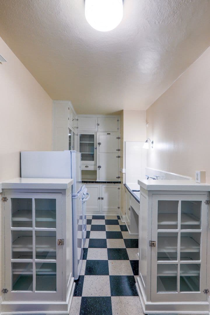 Portland Apartment: 2170 NE Hancock St