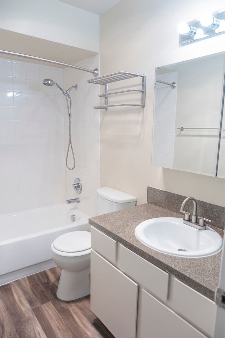 Portland Apartment: 1827 NE Schuyler