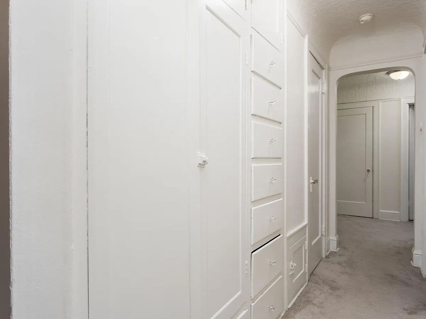 Portland Apartment: 1929 NW Irving St.