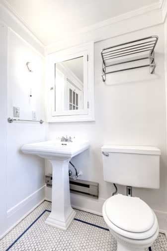 Portland Apartment: 117 NW Trinity Pl