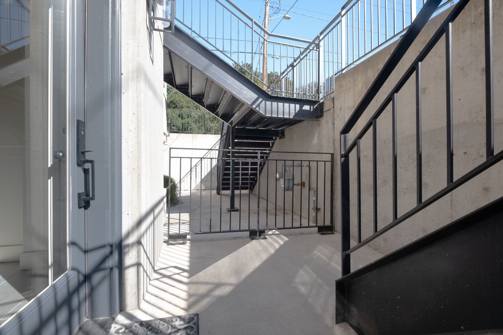 Portland Apartment: 2915A-2989B NW Wilson St.