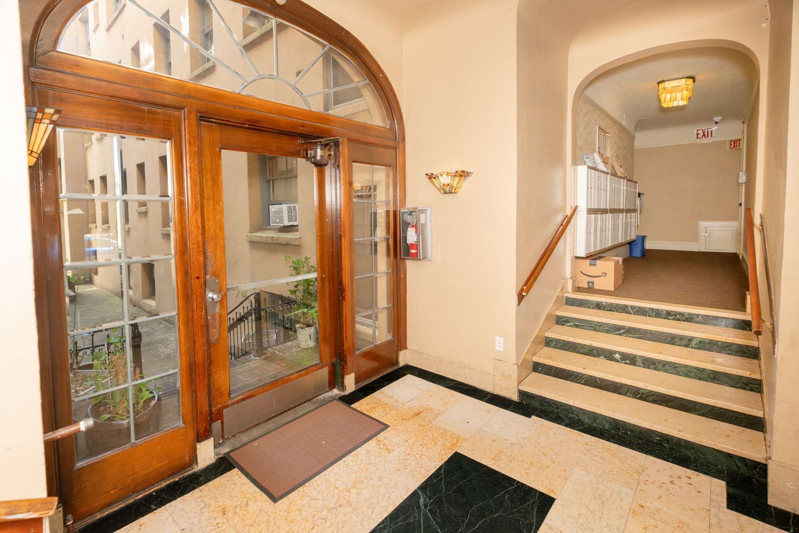 Portland Apartment: 708 NW 19th Ave.