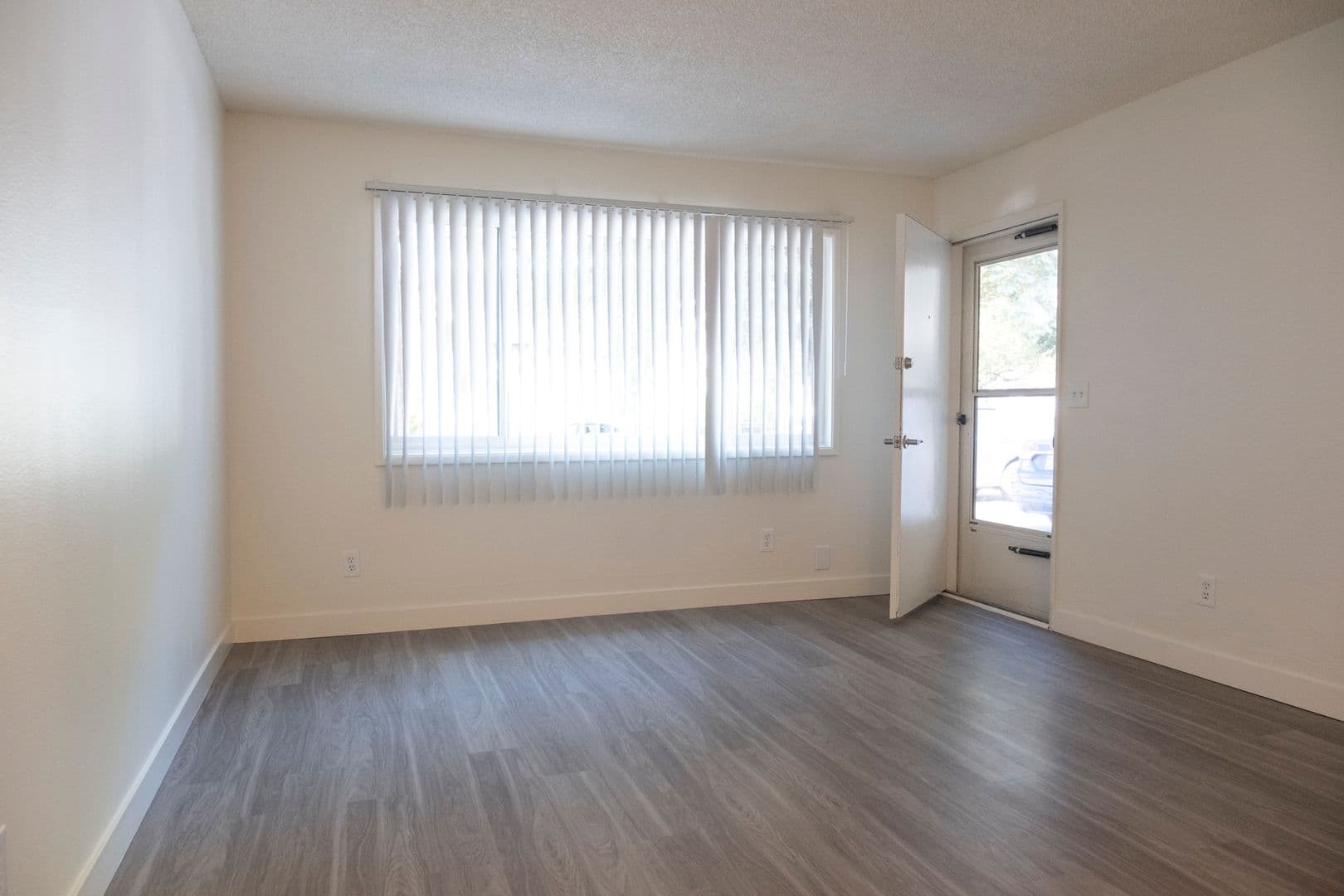 Portland Apartment: 1944 NE Schuyler