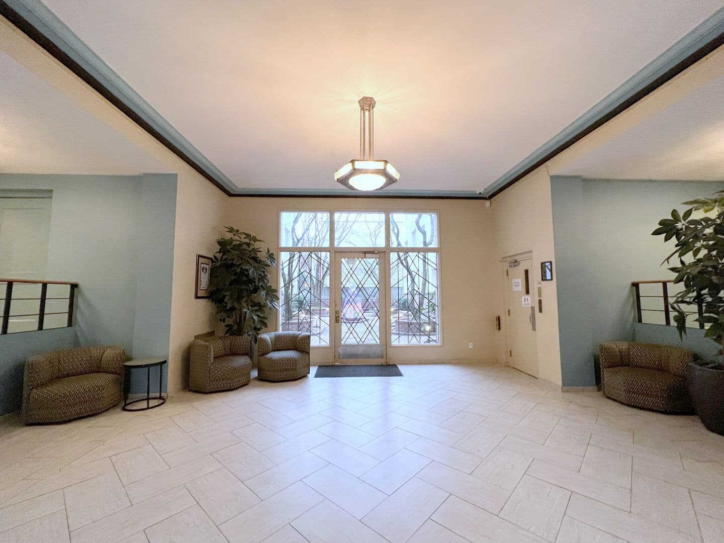 Portland Apartment: 1975 NW Everett St.