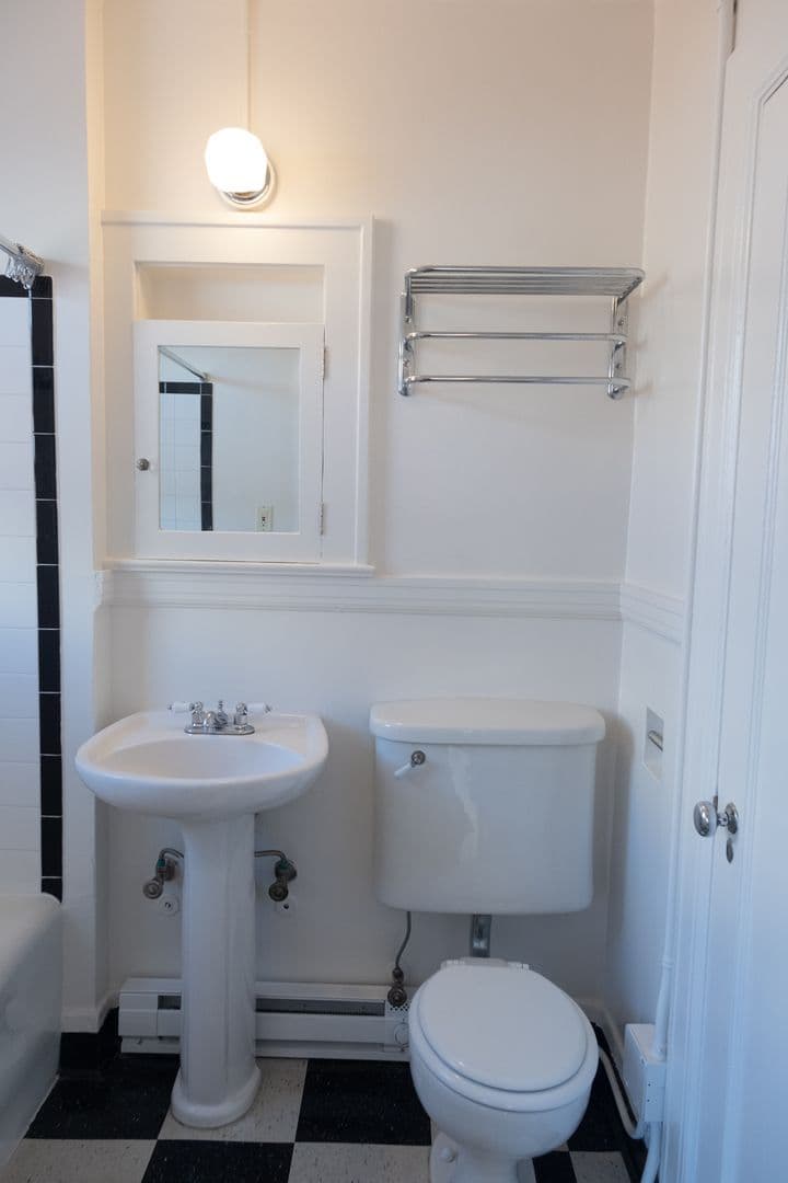 Portland Apartment: 2185 SW Yamhill St