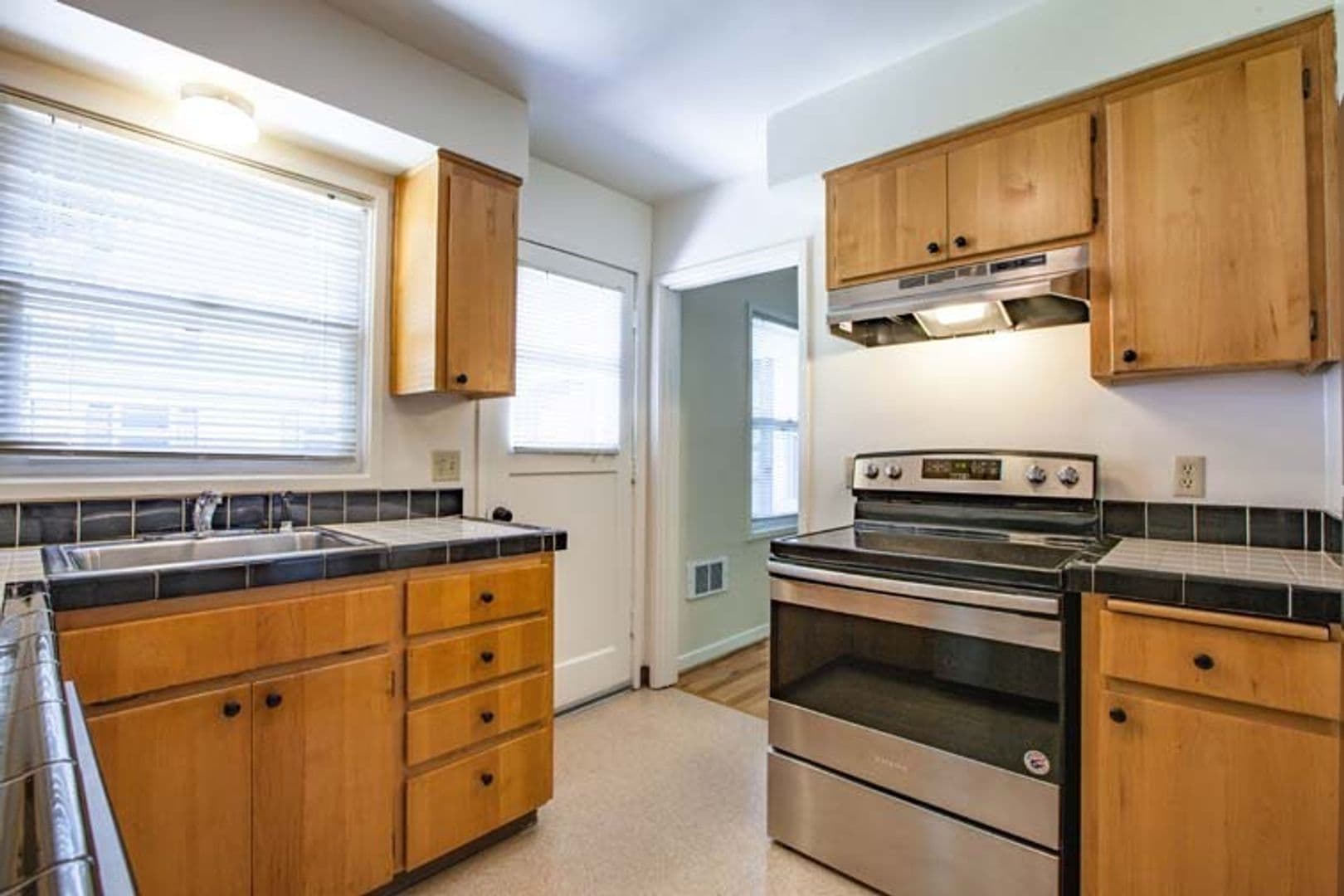 Portland Apartment: 1758 SW Marlow Ave, #12
