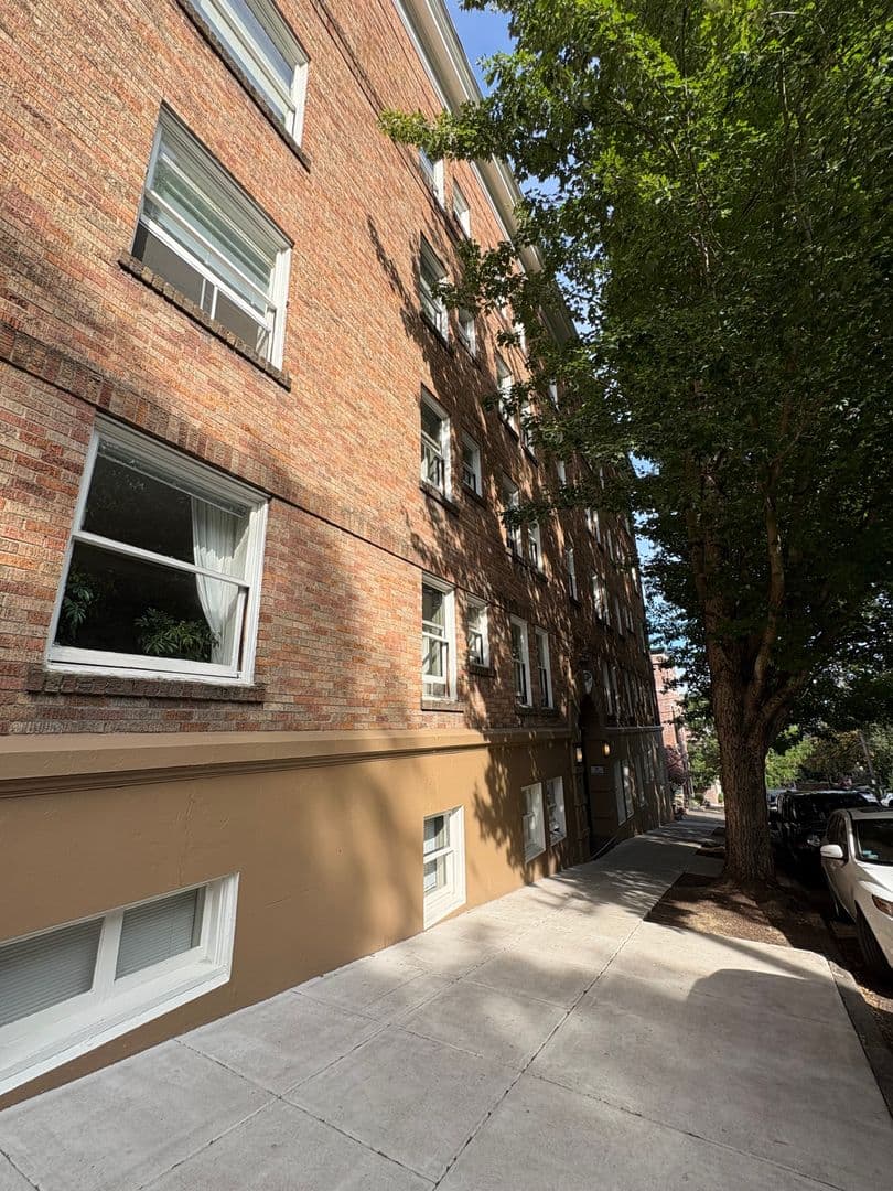 Portland Apartment: 2185 SW Yamhill St