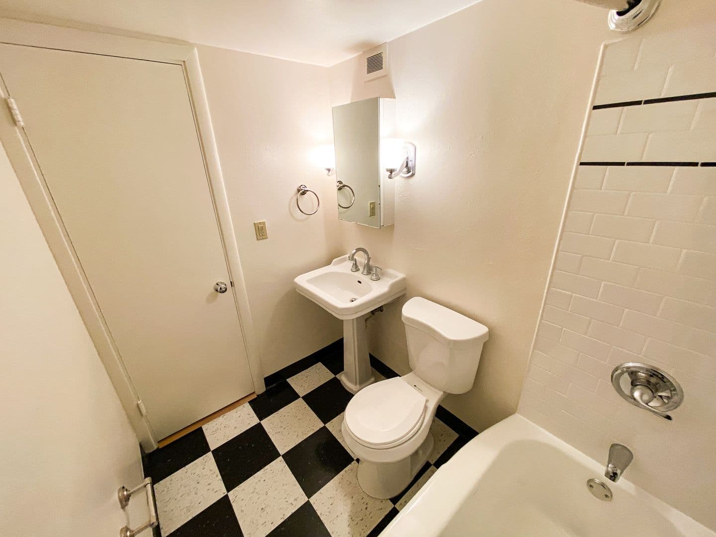 Portland Apartment: 2199 NW Everett St