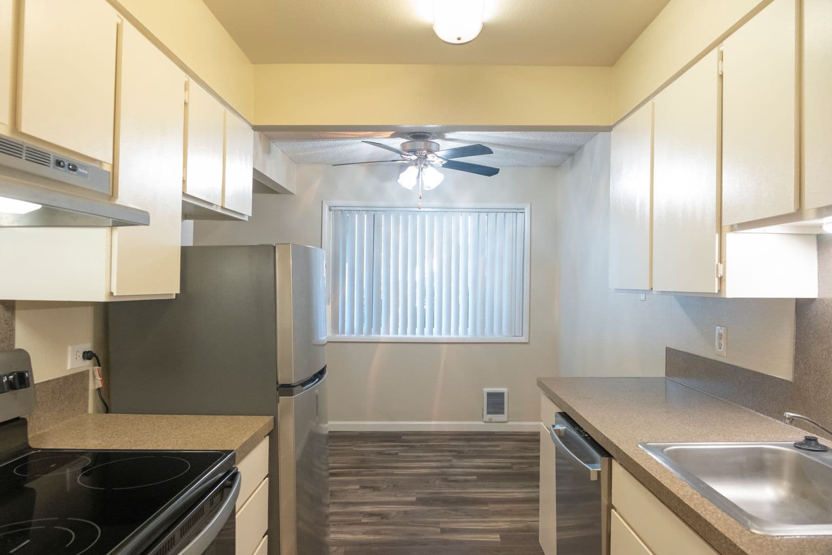 Portland Apartment: 1827 NE Schuyler