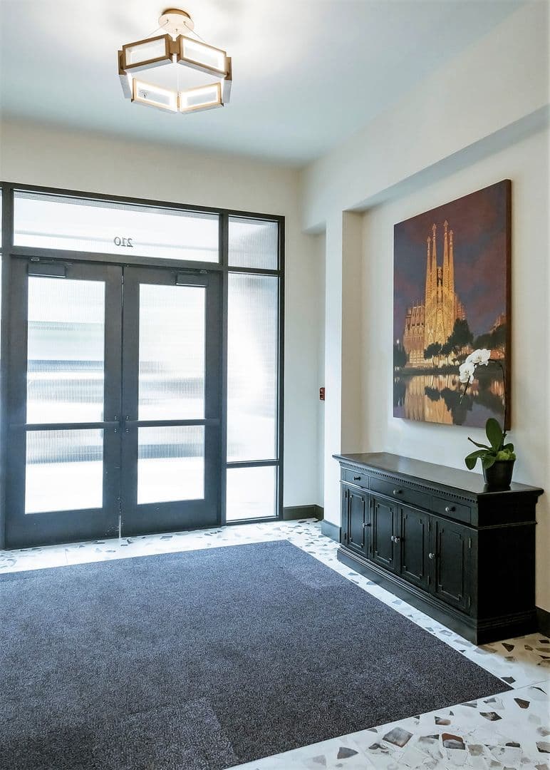 Portland Apartment: 210 NW 20th Ave