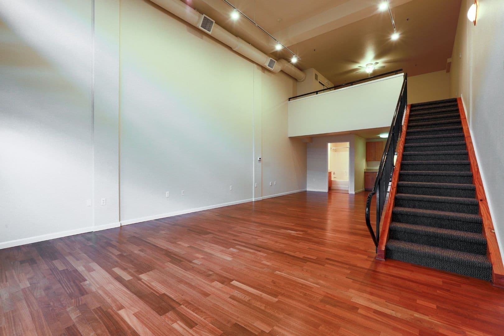 Portland Apartment: 210 NW 20th Ave