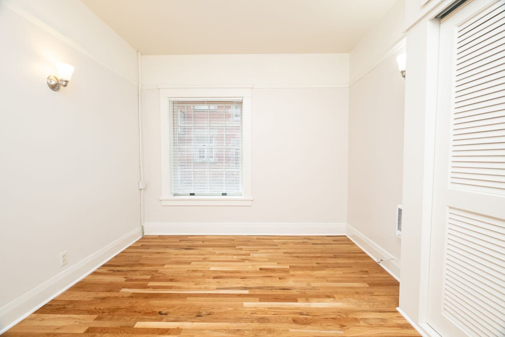 Portland Apartment: 117 NW Trinity Pl