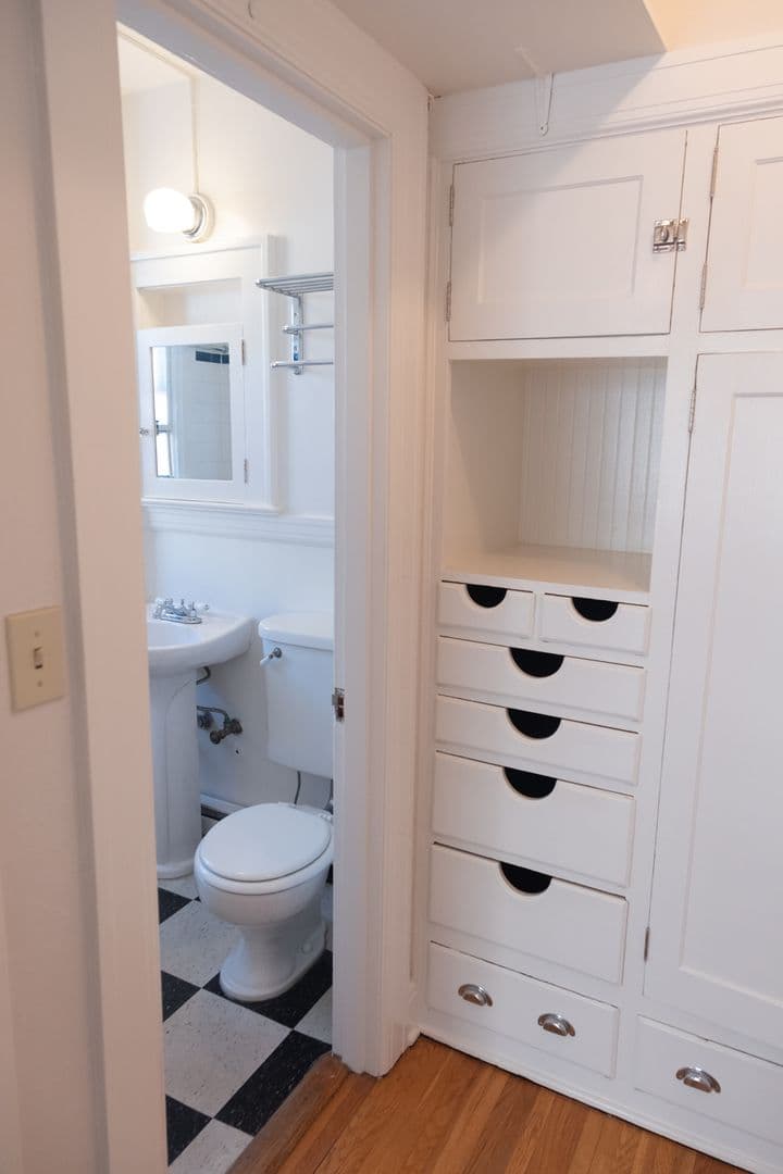 Portland Apartment: 2185 SW Yamhill St
