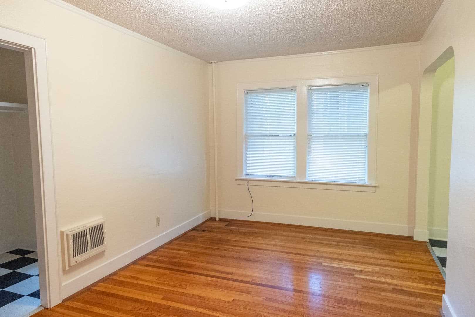 Portland Apartment: 1430 SE 14th Ave