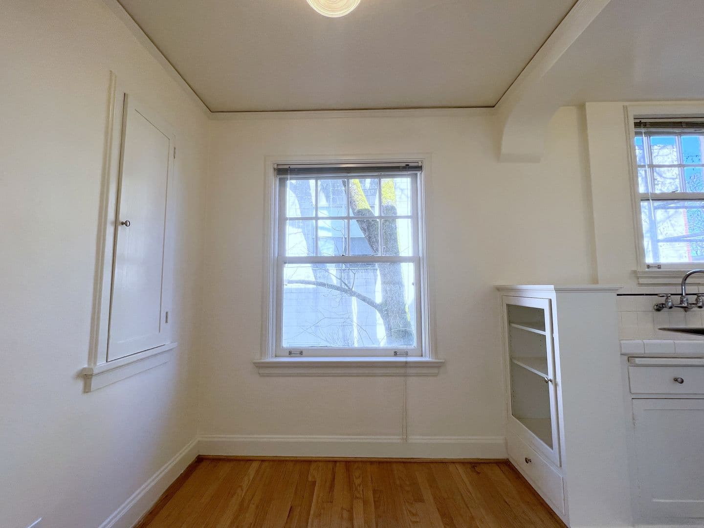 Portland Apartment: 1949 NW Everett St.