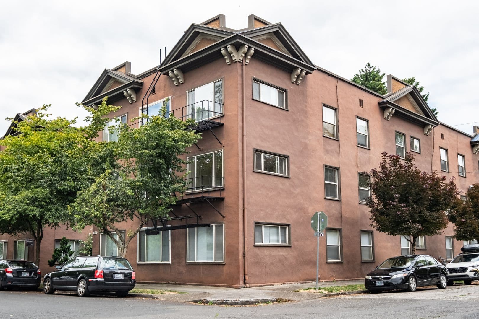 Portland Apartment: 833 NE Schuyler St.