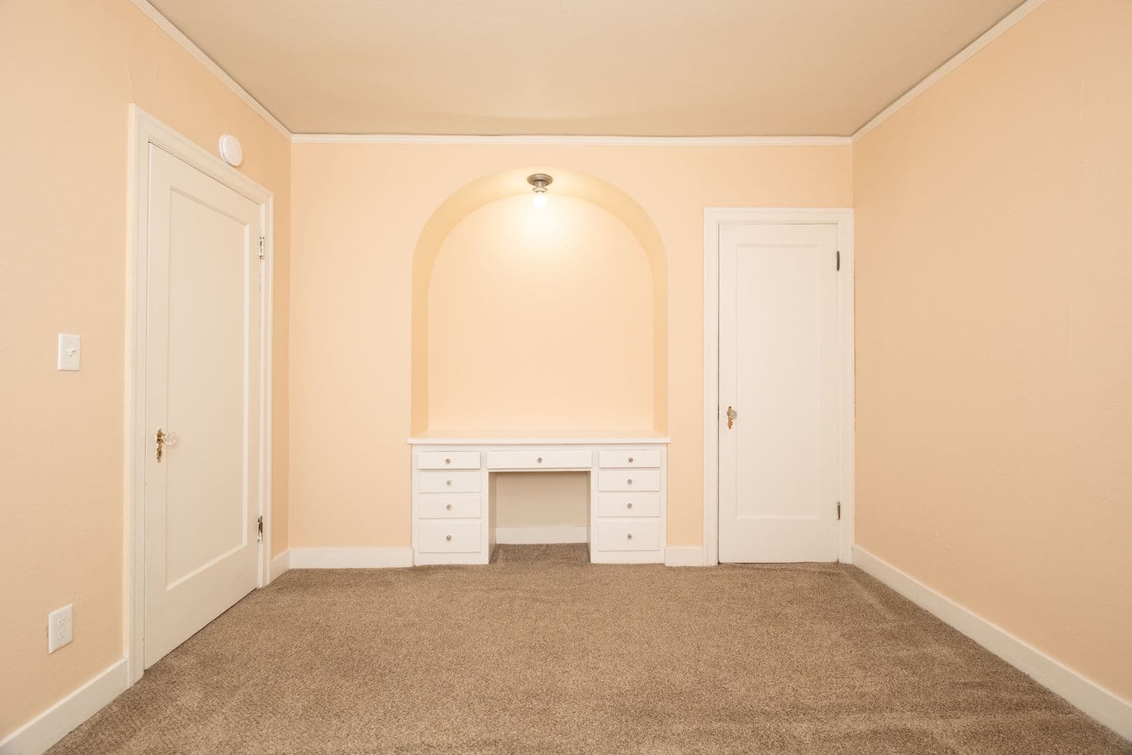 Portland Apartment: 6109 SE Belmont St.