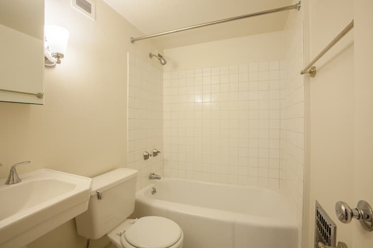 Portland Apartment: 2199 NW Everett St