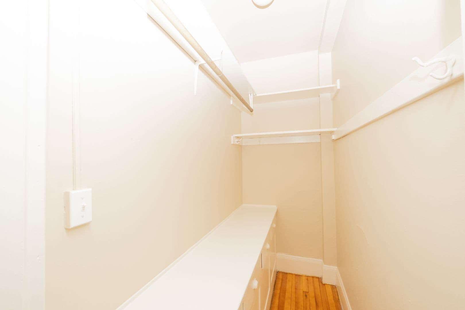Portland Apartment: 4929 SE Hawthorne Blvd.