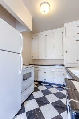 Portland Apartment: 2503 NW Raleigh St