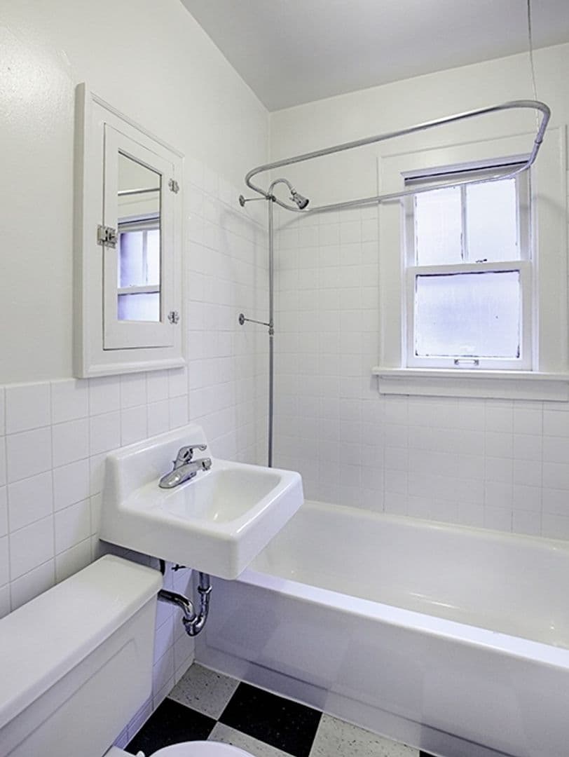 Portland Apartment: 1430 SE 14th Ave