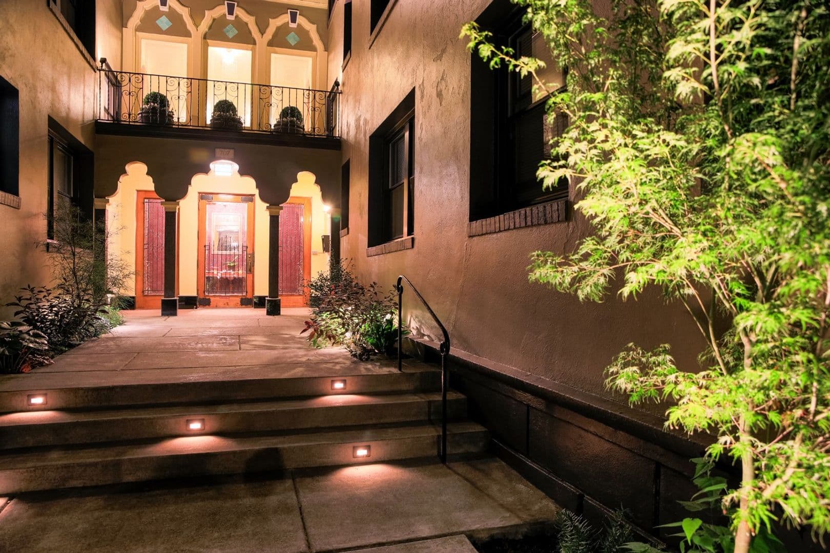 Portland Apartment: 707 NW 19th Ave