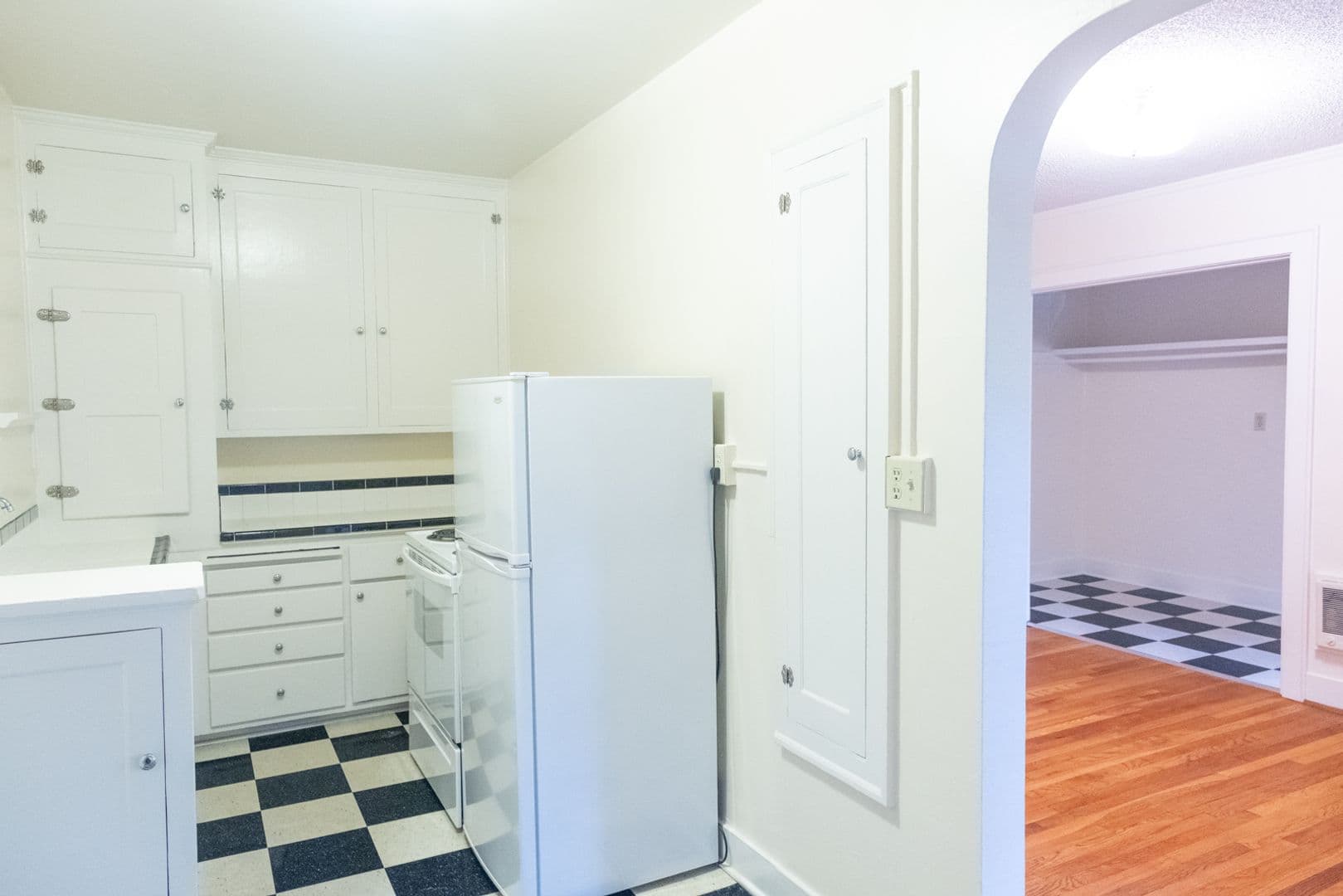 Portland Apartment: 1430 SE 14th Ave