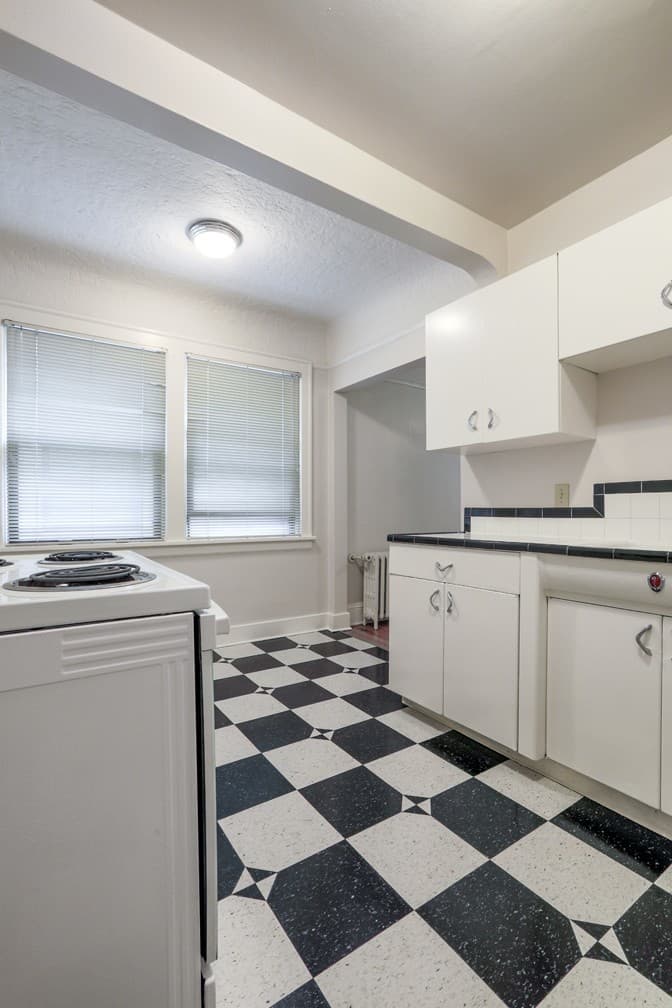 Portland Apartment: 707 NW 19th Ave