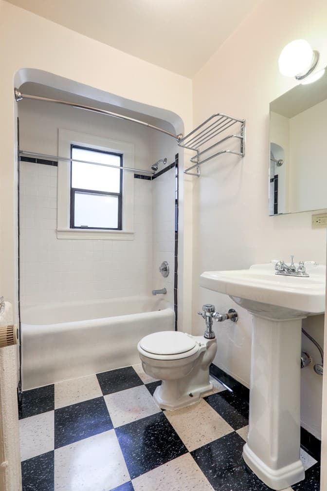 Portland Apartment: 707 NW 19th Ave