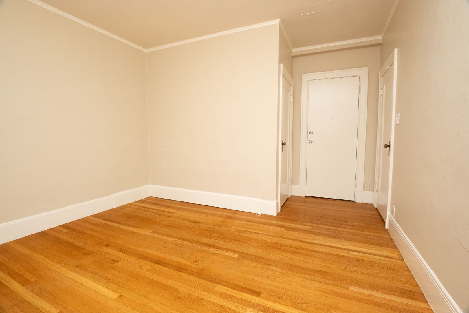 Portland Apartment: 4929 SE Hawthorne Blvd.