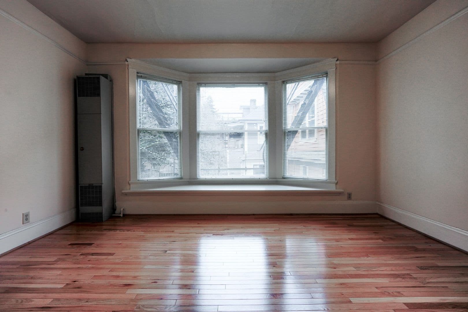 Portland Apartment: 819 NW 23rd Ave