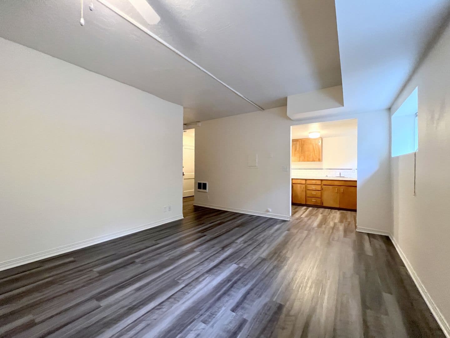 Portland Apartment: 1975 NW Everett St.