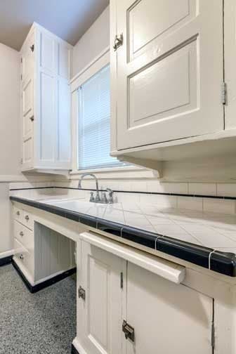 Portland Apartment: 814 NW 22nd Ave