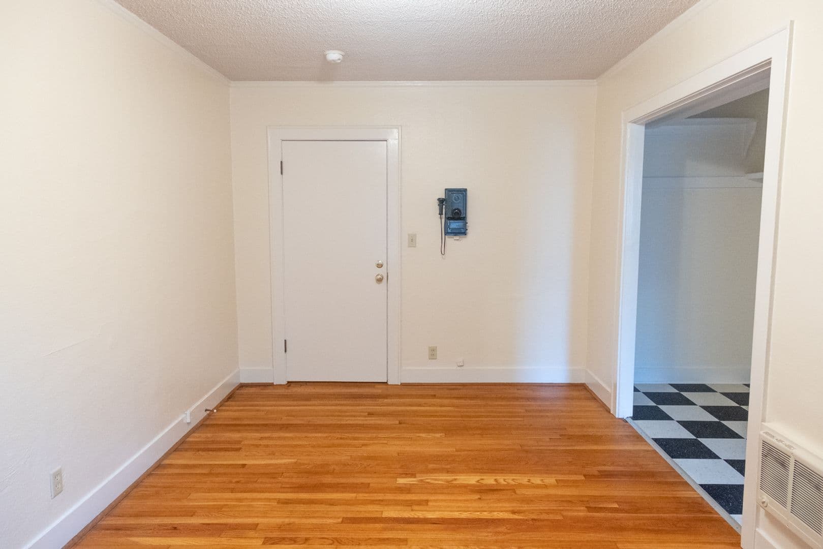 Portland Apartment: 1430 SE 14th Ave