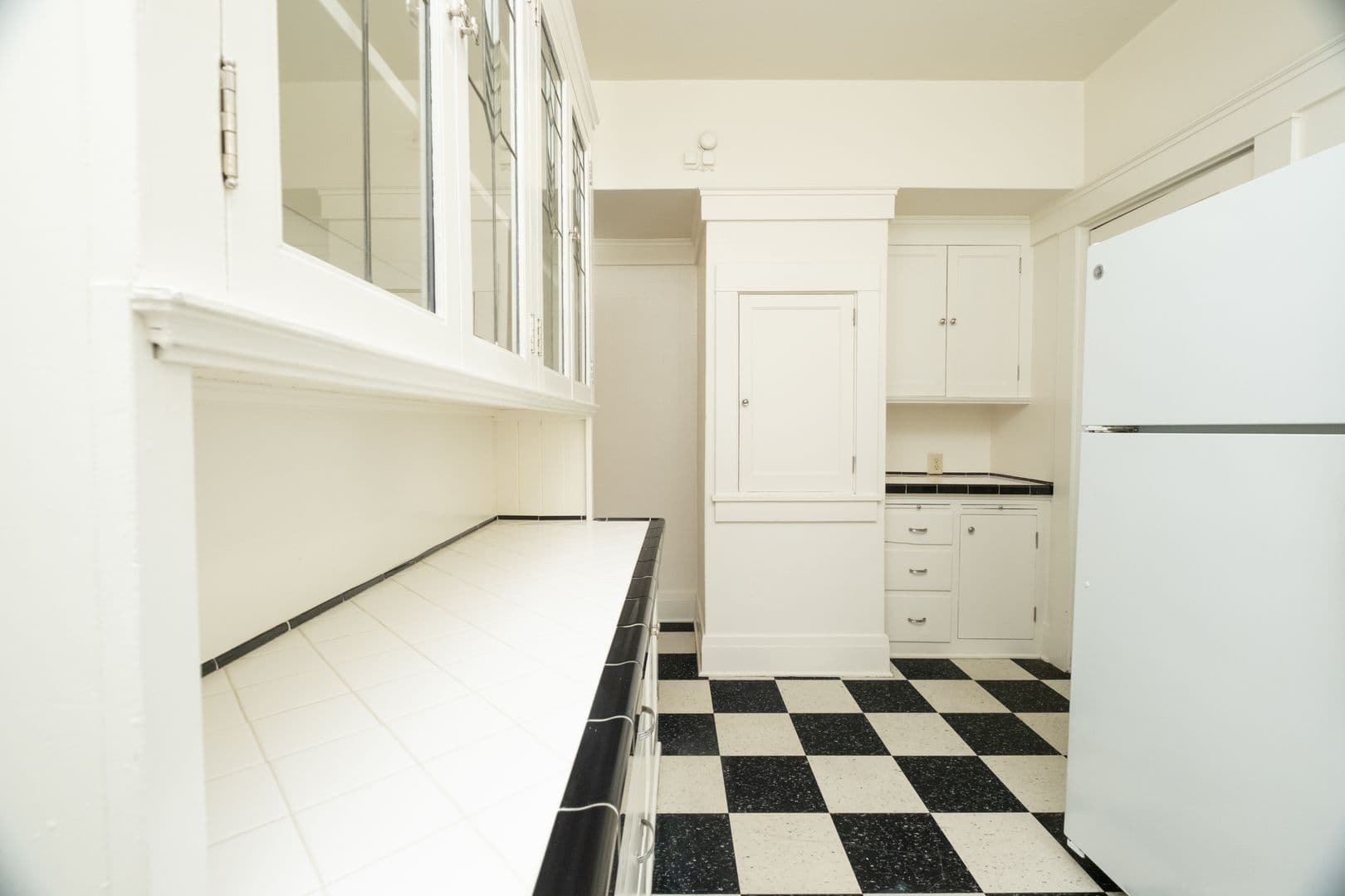 Portland Apartment: 117 NW Trinity Pl