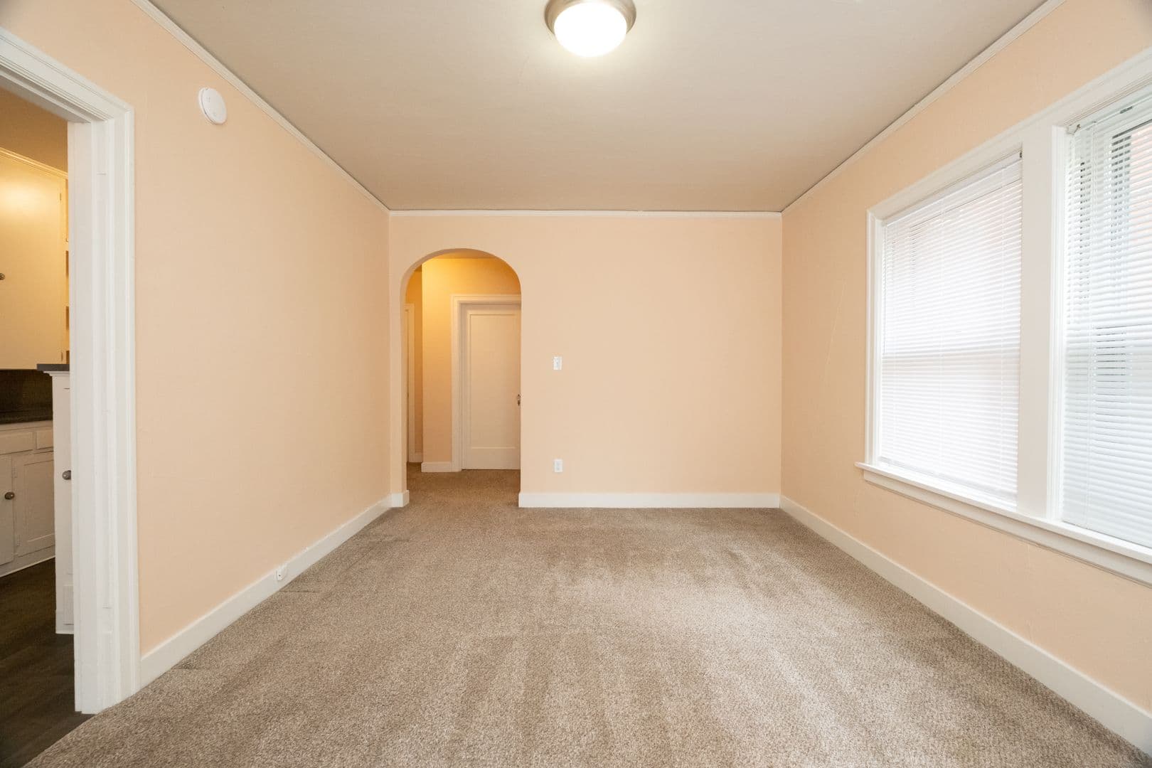 Portland Apartment: 6109 SE Belmont St.