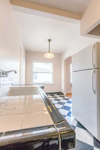 Portland Apartment: 2503 NW Raleigh St