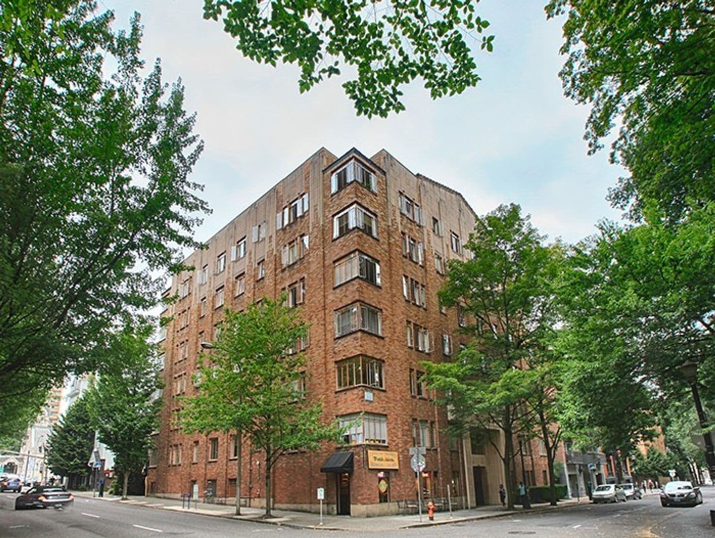 Portland Apartment: 1431 SW Park Ave