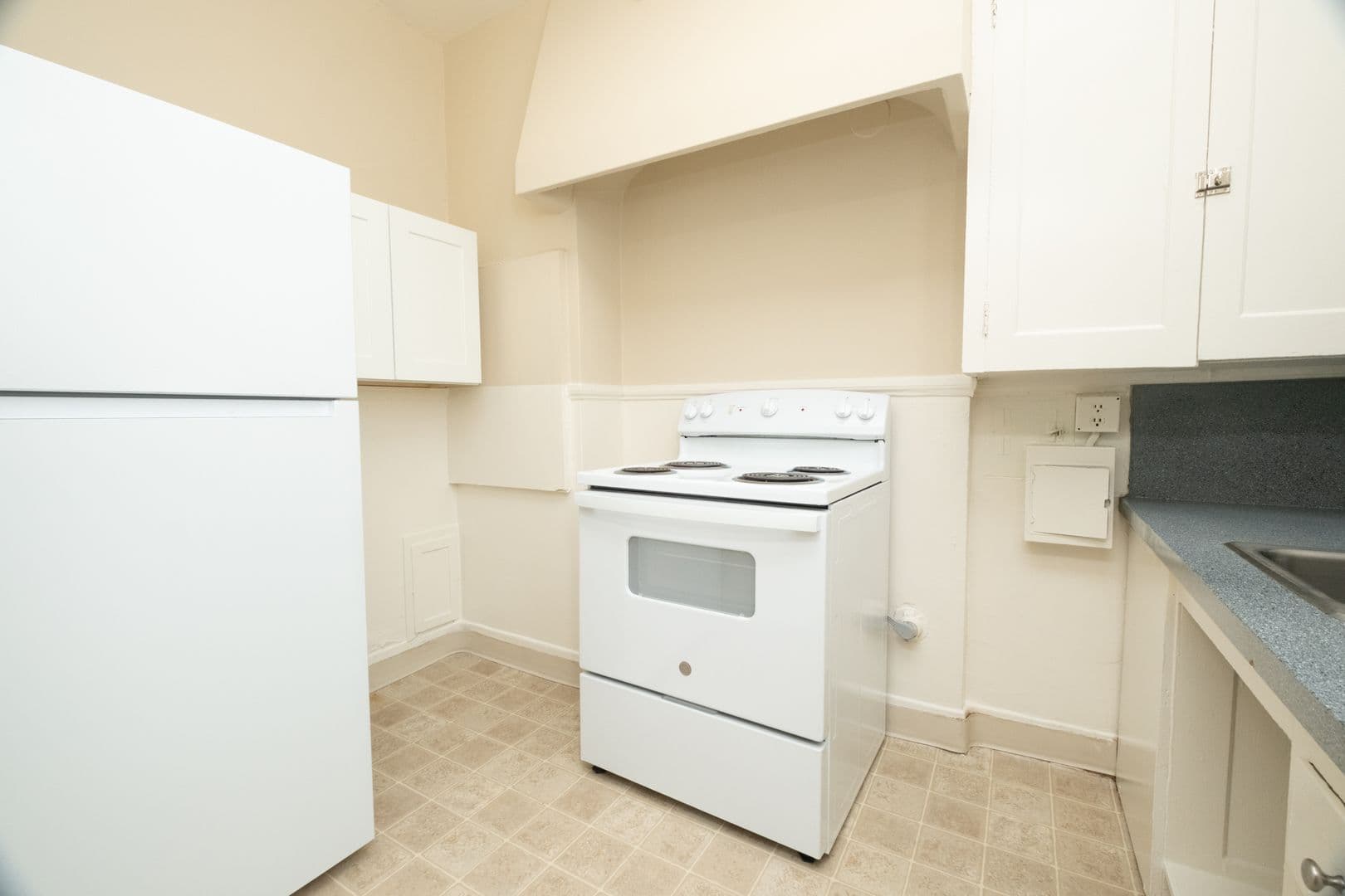 Portland Apartment: 4929 SE Hawthorne Blvd.