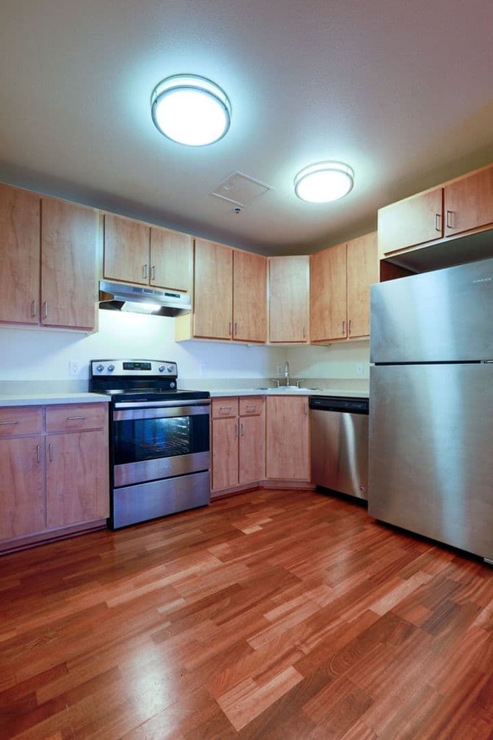 Portland Apartment: 210 NW 20th Ave