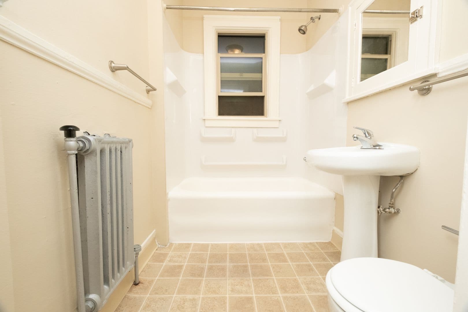 Portland Apartment: 4929 SE Hawthorne Blvd.