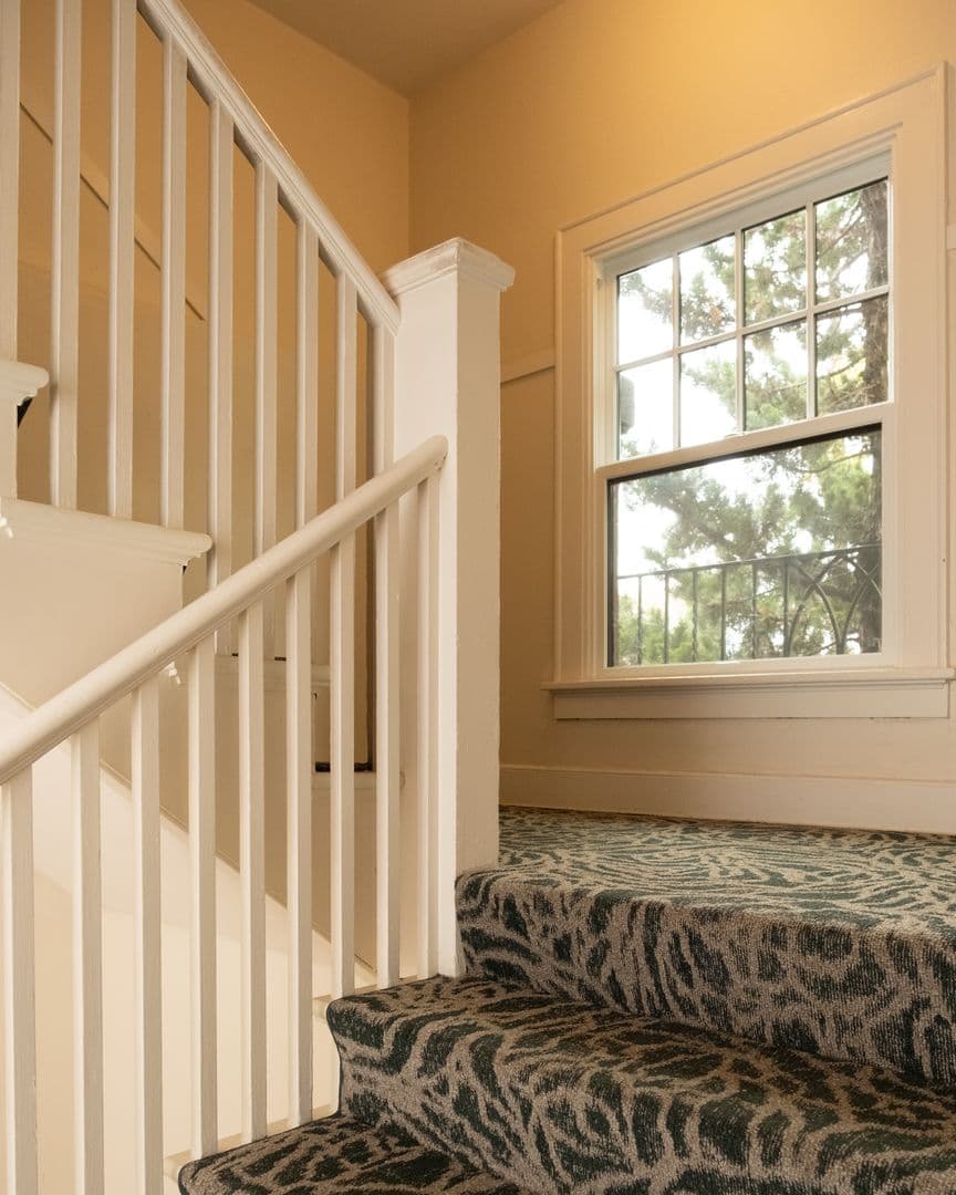 Portland Apartment: 1430 SE 14th Ave