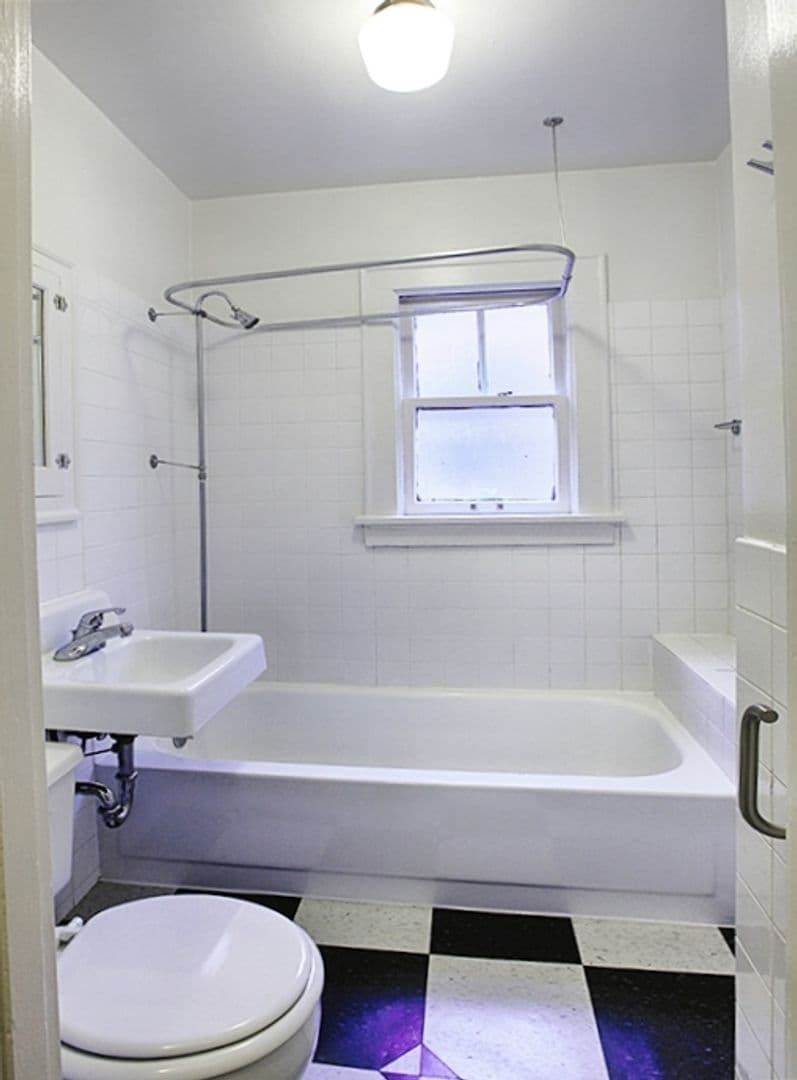 Portland Apartment: 1430 SE 14th Ave