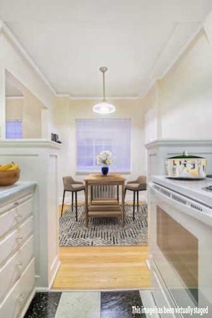 Portland Apartment: 1431 SW Park Ave